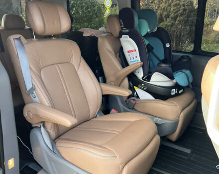 Черный Хендай Staria, объемом двигателя 2.2 л и пробегом 17 тыс. км за 55000 $, фото 7 на Automoto.ua