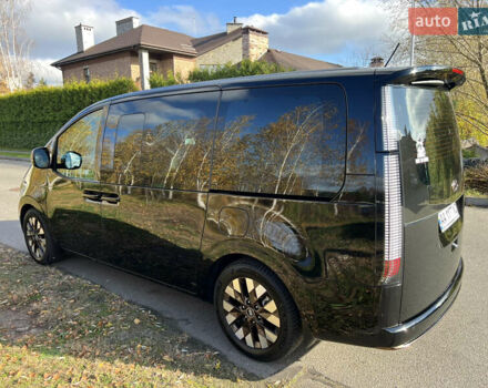 Черный Хендай Staria, объемом двигателя 2.2 л и пробегом 17 тыс. км за 55000 $, фото 3 на Automoto.ua