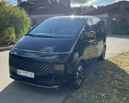 Черный Хендай Staria, объемом двигателя 2.2 л и пробегом 17 тыс. км за 55000 $, фото 4 на Automoto.ua