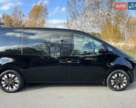 Черный Хендай Staria, объемом двигателя 2.2 л и пробегом 17 тыс. км за 55000 $, фото 1 на Automoto.ua