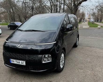 Черный Хендай Staria, объемом двигателя 2.2 л и пробегом 5 тыс. км за 38100 $, фото 1 на Automoto.ua