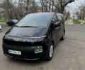 Черный Хендай Staria, объемом двигателя 2.2 л и пробегом 5 тыс. км за 38100 $, фото 1 на Automoto.ua