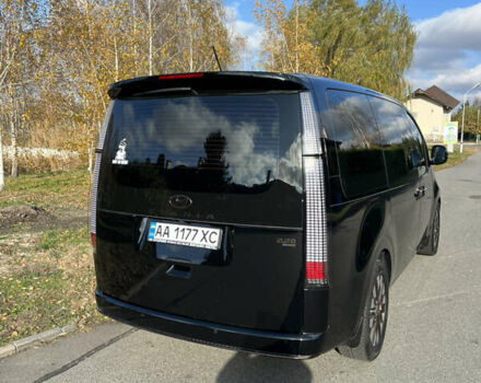 Черный Хендай Staria, объемом двигателя 2.2 л и пробегом 17 тыс. км за 55000 $, фото 2 на Automoto.ua