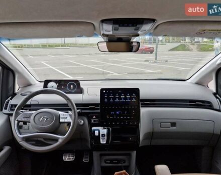 Хендай Staria 2023 у Києві на Automoto.ua Чорний Хендай Staria, об'ємом двигуна 2.2 л та пробігом 35 тис. км за 57000 $, фото 77 на Automoto.ua