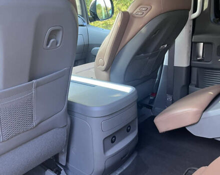 Черный Хендай Staria, объемом двигателя 2.2 л и пробегом 57 тыс. км за 49999 $, фото 9 на Automoto.ua