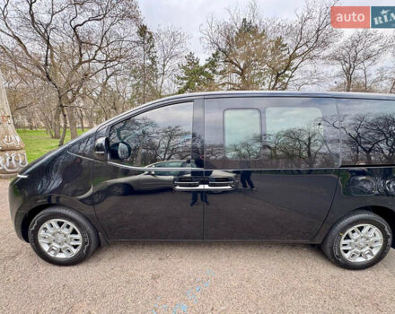 Черный Хендай Staria, объемом двигателя 2.2 л и пробегом 5 тыс. км за 38100 $, фото 2 на Automoto.ua