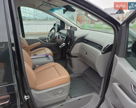 Черный Хендай Staria, объемом двигателя 2.2 л и пробегом 25 тыс. км за 62500 $, фото 17 на Automoto.ua