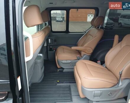 Черный Хендай Staria, объемом двигателя 2.2 л и пробегом 25 тыс. км за 62500 $, фото 13 на Automoto.ua