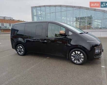 Черный Хендай Staria, объемом двигателя 2.2 л и пробегом 25 тыс. км за 62500 $, фото 8 на Automoto.ua