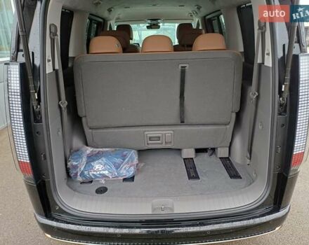 Черный Хендай Staria, объемом двигателя 2.2 л и пробегом 25 тыс. км за 62500 $, фото 22 на Automoto.ua