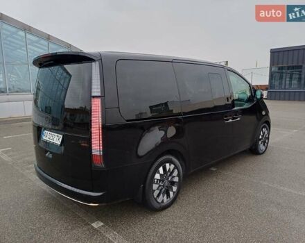 Черный Хендай Staria, объемом двигателя 2.2 л и пробегом 25 тыс. км за 62500 $, фото 7 на Automoto.ua