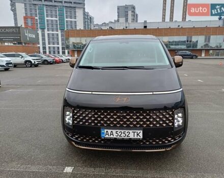 Черный Хендай Staria, объемом двигателя 2.2 л и пробегом 25 тыс. км за 62500 $, фото 1 на Automoto.ua