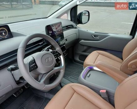 Черный Хендай Staria, объемом двигателя 2.2 л и пробегом 25 тыс. км за 62500 $, фото 12 на Automoto.ua