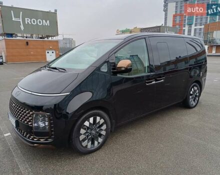 Черный Хендай Staria, объемом двигателя 2.2 л и пробегом 25 тыс. км за 62500 $, фото 2 на Automoto.ua