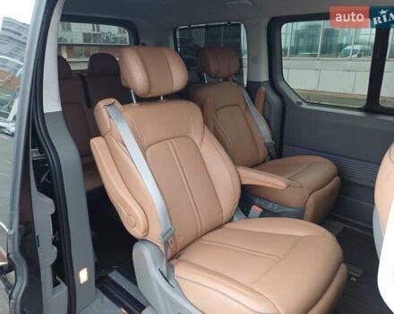 Черный Хендай Staria, объемом двигателя 2.2 л и пробегом 25 тыс. км за 62500 $, фото 15 на Automoto.ua