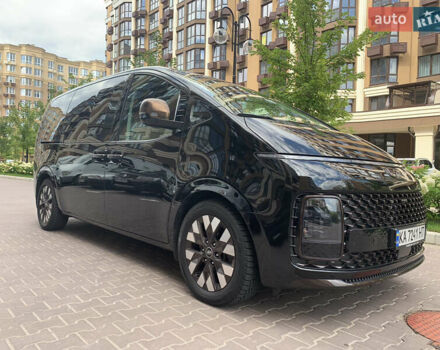 Черный Хендай Staria, объемом двигателя 2.2 л и пробегом 86 тыс. км за 46000 $, фото 1 на Automoto.ua
