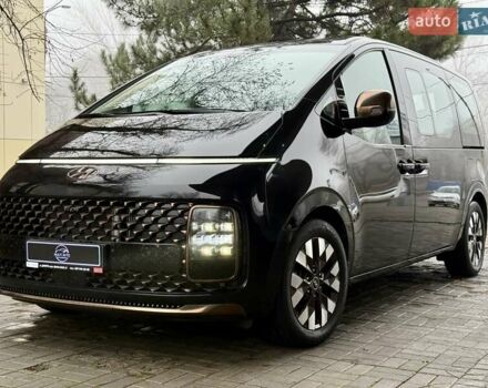 Черный Хендай Staria, объемом двигателя 2.2 л и пробегом 8 тыс. км за 59500 $, фото 1 на Automoto.ua