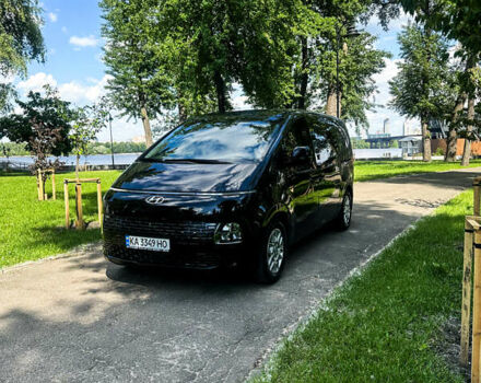 Черный Хендай Staria, объемом двигателя 2.2 л и пробегом 68 тыс. км за 36999 $, фото 1 на Automoto.ua