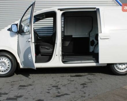 Хендай Staria, объемом двигателя 2.2 л и пробегом 0 тыс. км за 39055 $, фото 2 на Automoto.ua