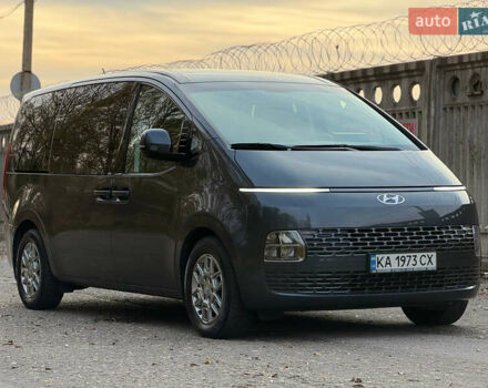 Серый Хендай Staria, объемом двигателя 2.2 л и пробегом 66 тыс. км за 38900 $, фото 2 на Automoto.ua