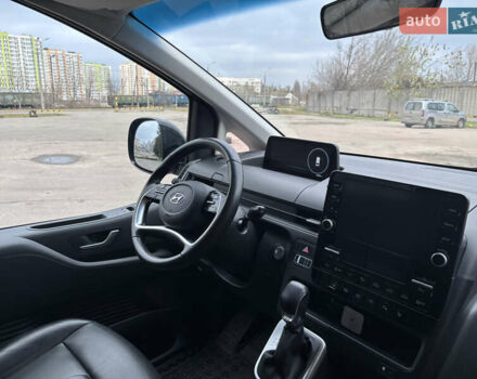 Серый Хендай Staria, объемом двигателя 2.2 л и пробегом 138 тыс. км за 34000 $, фото 14 на Automoto.ua