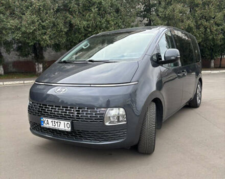 Серый Хендай Staria, объемом двигателя 2.2 л и пробегом 138 тыс. км за 34000 $, фото 1 на Automoto.ua