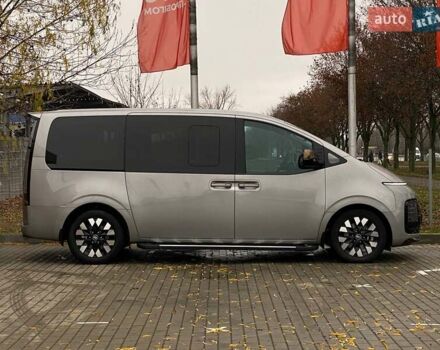 Серый Хендай Staria, объемом двигателя 2.2 л и пробегом 20 тыс. км за 60000 $, фото 3 на Automoto.ua