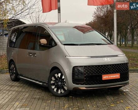 Серый Хендай Staria, объемом двигателя 2.2 л и пробегом 20 тыс. км за 60000 $, фото 2 на Automoto.ua