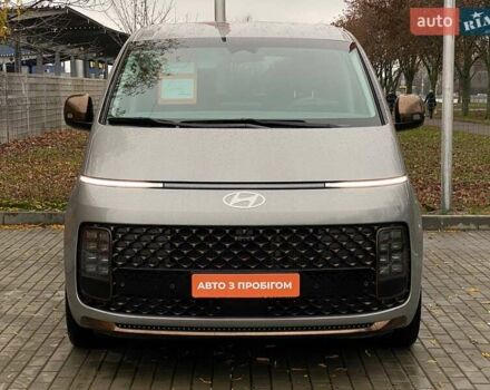Серый Хендай Staria, объемом двигателя 2.2 л и пробегом 20 тыс. км за 60000 $, фото 1 на Automoto.ua