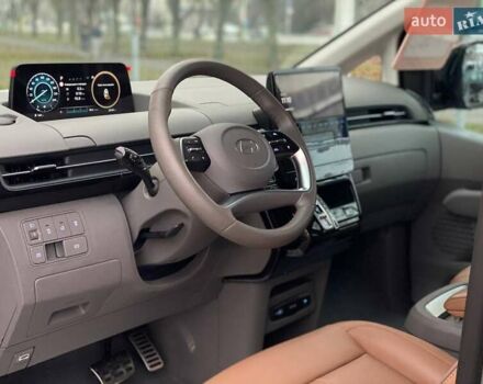 Серый Хендай Staria, объемом двигателя 2.2 л и пробегом 20 тыс. км за 60000 $, фото 8 на Automoto.ua