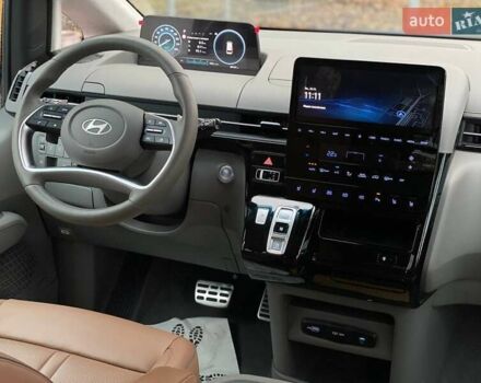 Серый Хендай Staria, объемом двигателя 2.2 л и пробегом 20 тыс. км за 60000 $, фото 13 на Automoto.ua