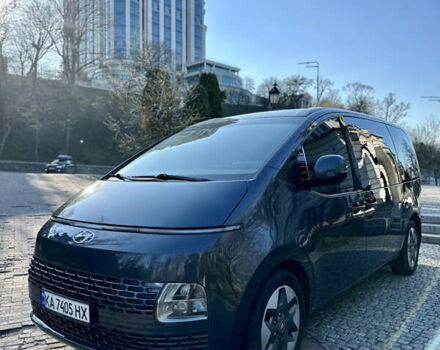 Серый Хендай Staria, объемом двигателя 2.2 л и пробегом 89 тыс. км за 39000 $, фото 1 на Automoto.ua