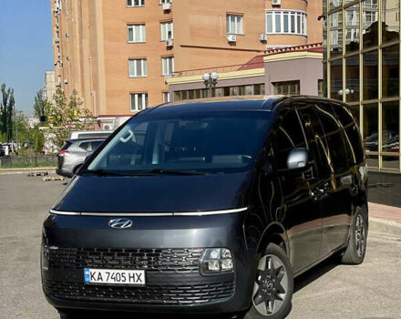 Серый Хендай Staria, объемом двигателя 2.2 л и пробегом 89 тыс. км за 39200 $, фото 1 на Automoto.ua