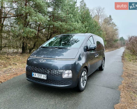 Серый Хендай Staria, объемом двигателя 2.2 л и пробегом 131 тыс. км за 35000 $, фото 1 на Automoto.ua