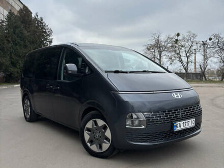 Серый Хендай Staria, объемом двигателя 2.2 л и пробегом 138 тыс. км за 34000 $, фото 1 на Automoto.ua