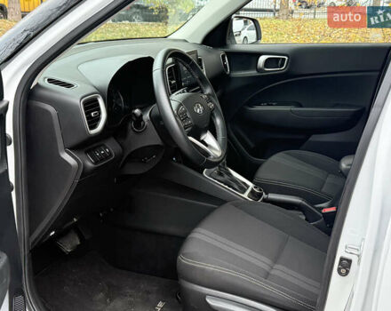 Білий Хендай Venue, об'ємом двигуна 1.59 л та пробігом 145 тис. км за 15300 $, фото 17 на Automoto.ua