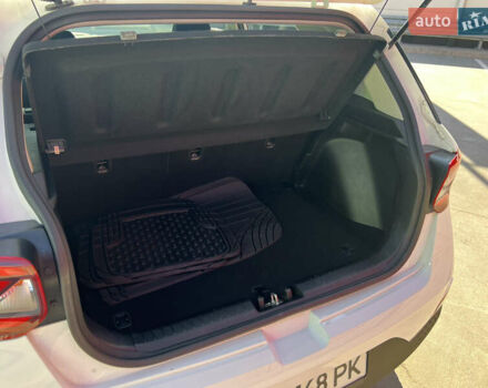 Белый Хендай Venue, объемом двигателя 1.59 л и пробегом 142 тыс. км за 16500 $, фото 13 на Automoto.ua