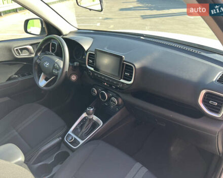 Белый Хендай Venue, объемом двигателя 1.59 л и пробегом 142 тыс. км за 16500 $, фото 30 на Automoto.ua