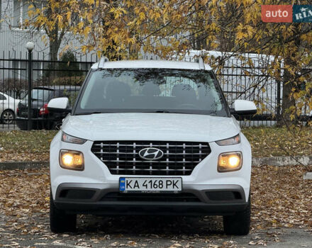 Білий Хендай Venue, об'ємом двигуна 1.59 л та пробігом 145 тис. км за 15300 $, фото 2 на Automoto.ua