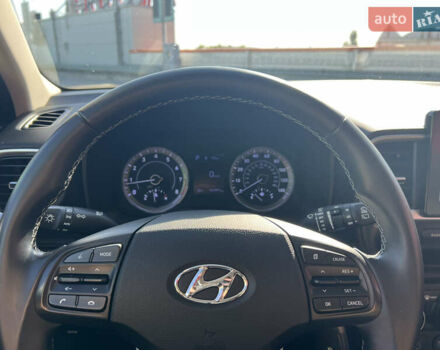 Белый Хендай Venue, объемом двигателя 1.59 л и пробегом 142 тыс. км за 16500 $, фото 15 на Automoto.ua