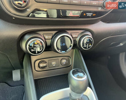 Белый Хендай Venue, объемом двигателя 1.59 л и пробегом 142 тыс. км за 16500 $, фото 19 на Automoto.ua