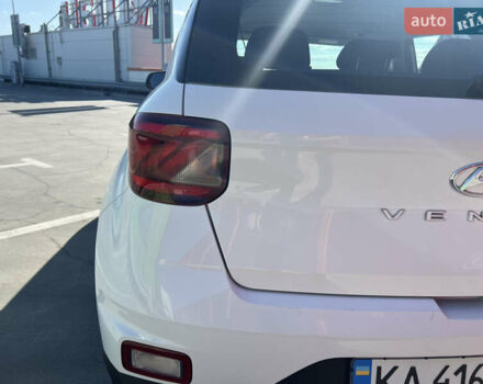 Белый Хендай Venue, объемом двигателя 1.59 л и пробегом 142 тыс. км за 16500 $, фото 12 на Automoto.ua