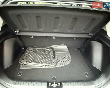 Білий Хендай Venue, об'ємом двигуна 1.59 л та пробігом 145 тис. км за 15300 $, фото 9 на Automoto.ua