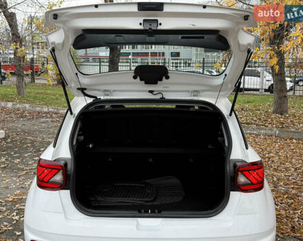 Білий Хендай Venue, об'ємом двигуна 1.59 л та пробігом 145 тис. км за 15300 $, фото 8 на Automoto.ua