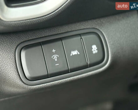 Білий Хендай Venue, об'ємом двигуна 1.59 л та пробігом 145 тис. км за 15300 $, фото 19 на Automoto.ua