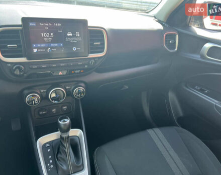 Белый Хендай Venue, объемом двигателя 1.59 л и пробегом 142 тыс. км за 16500 $, фото 27 на Automoto.ua