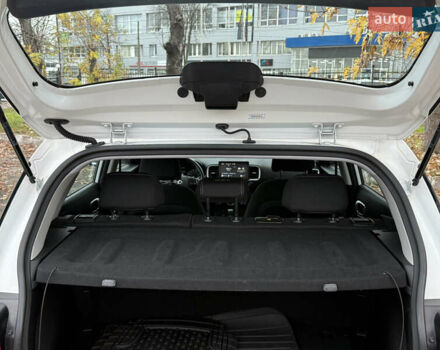 Білий Хендай Venue, об'ємом двигуна 1.59 л та пробігом 145 тис. км за 15300 $, фото 10 на Automoto.ua