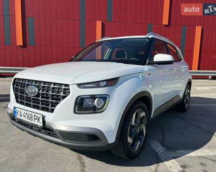 Белый Хендай Venue, объемом двигателя 1.59 л и пробегом 142 тыс. км за 16500 $, фото 3 на Automoto.ua