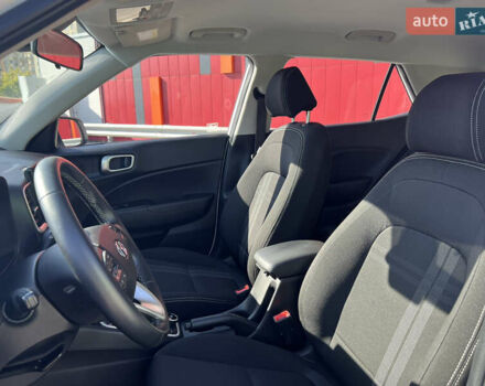 Белый Хендай Venue, объемом двигателя 1.59 л и пробегом 142 тыс. км за 16500 $, фото 22 на Automoto.ua