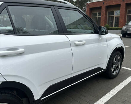 Белый Хендай Venue, объемом двигателя 1.59 л и пробегом 49 тыс. км за 19500 $, фото 4 на Automoto.ua